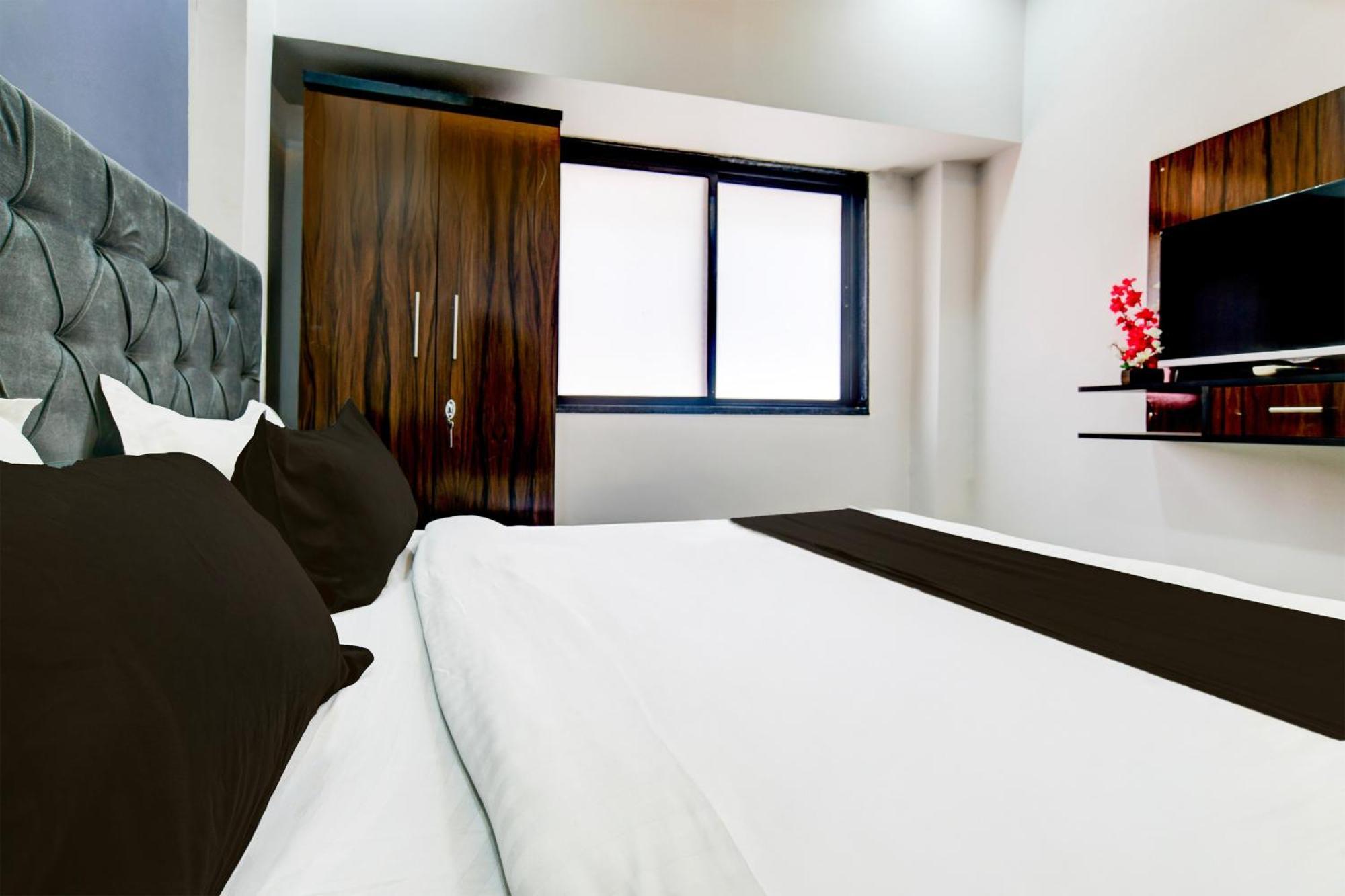 Super Hotel O D.V Near Medanta Hospital Indore Zewnętrze zdjęcie
