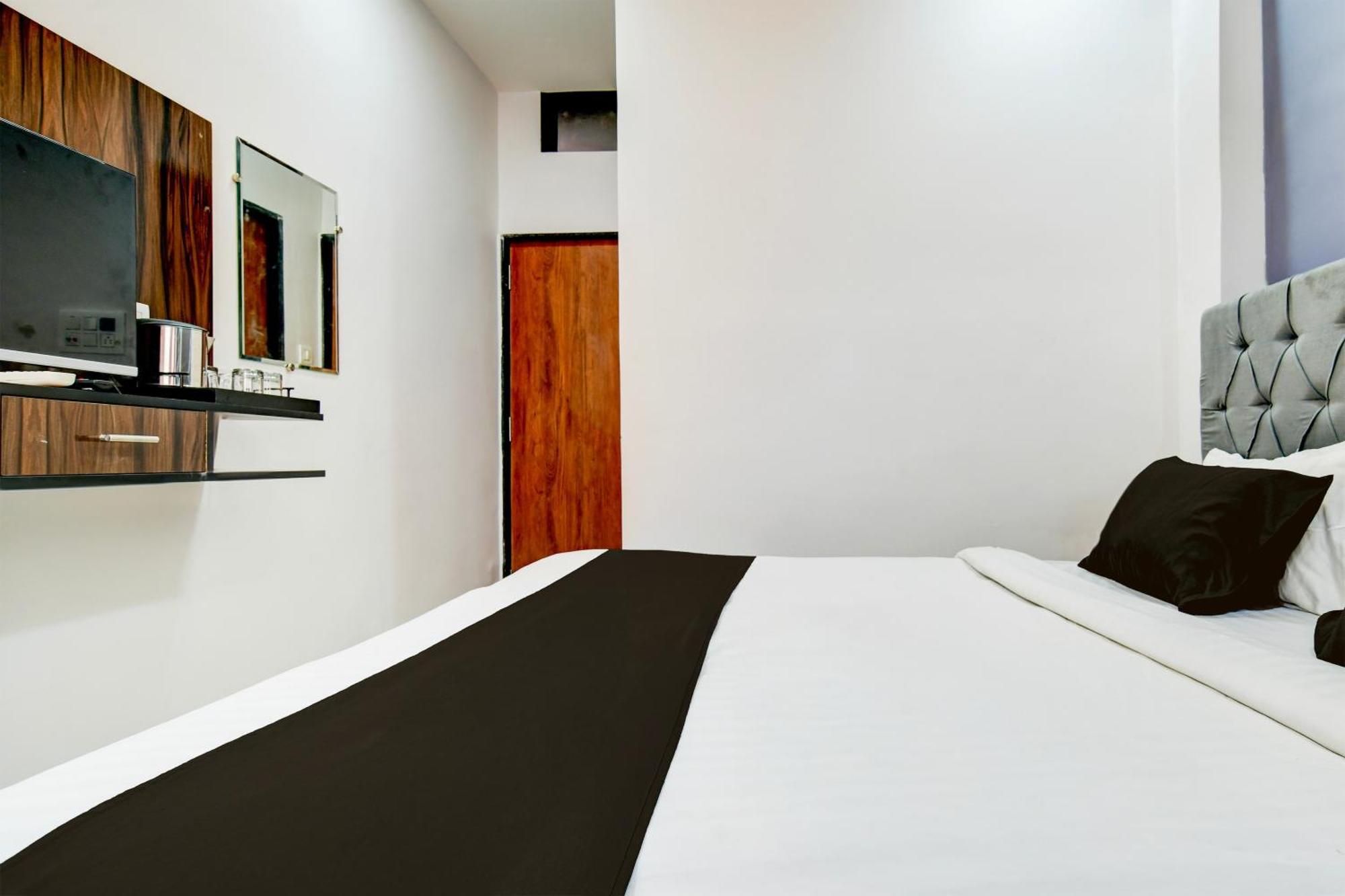 Super Hotel O D.V Near Medanta Hospital Indore Zewnętrze zdjęcie